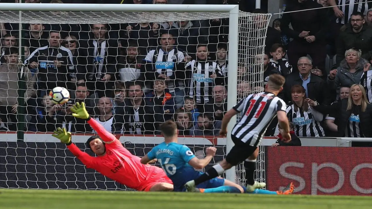 موعد مواجهة آرسنال ونيوكاسل يونايتد في الدوري الإنجليزي الممتاز مساء اليوم